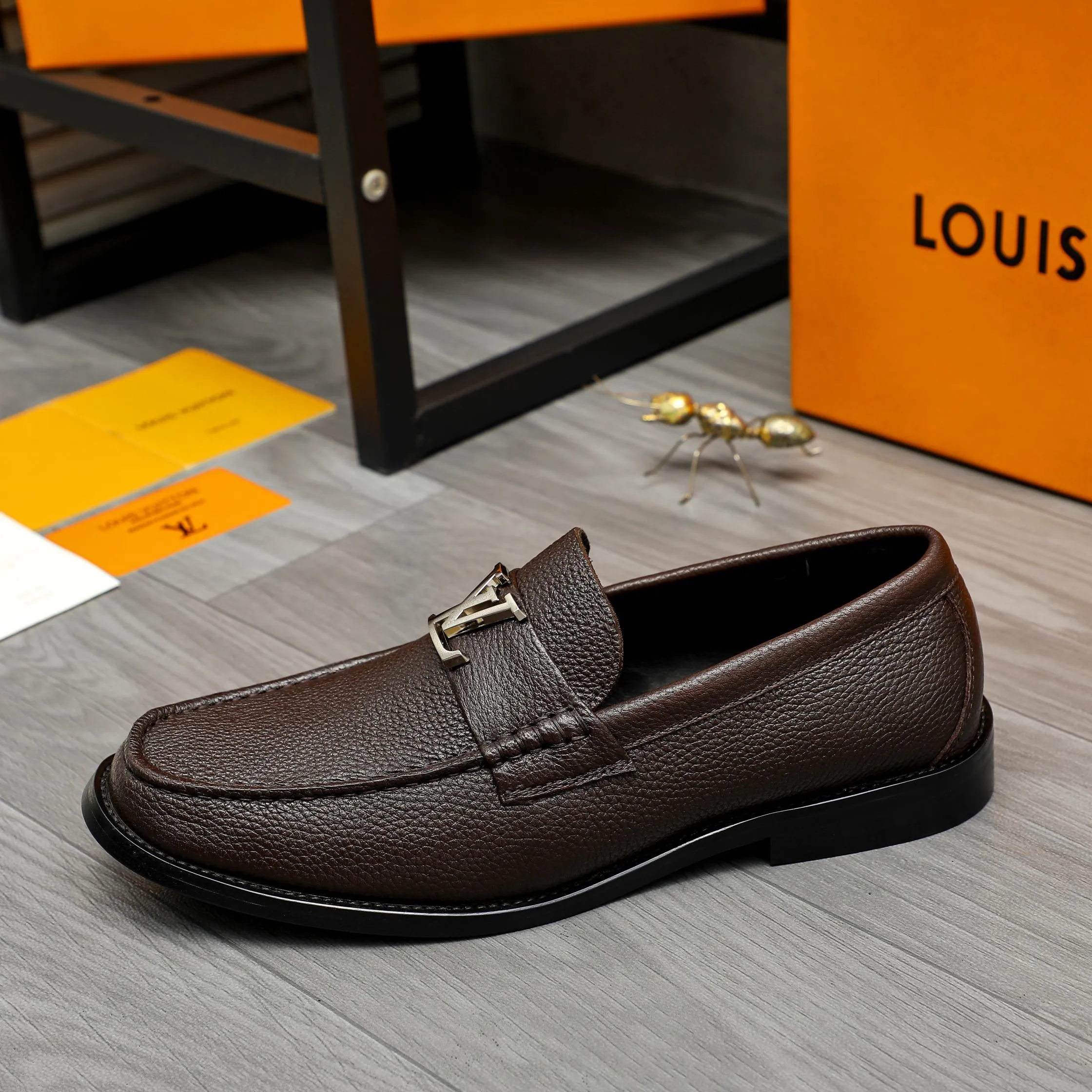 Men's shoes 💰442 Product trademark: LV "Louis Vuitton" business slip-on leather shoes Regular size: 38-46 (45.46 custom-made, non-returnable) Product materials: Selected pebbled cowhide upper, cowhide lining, original rubber outsole